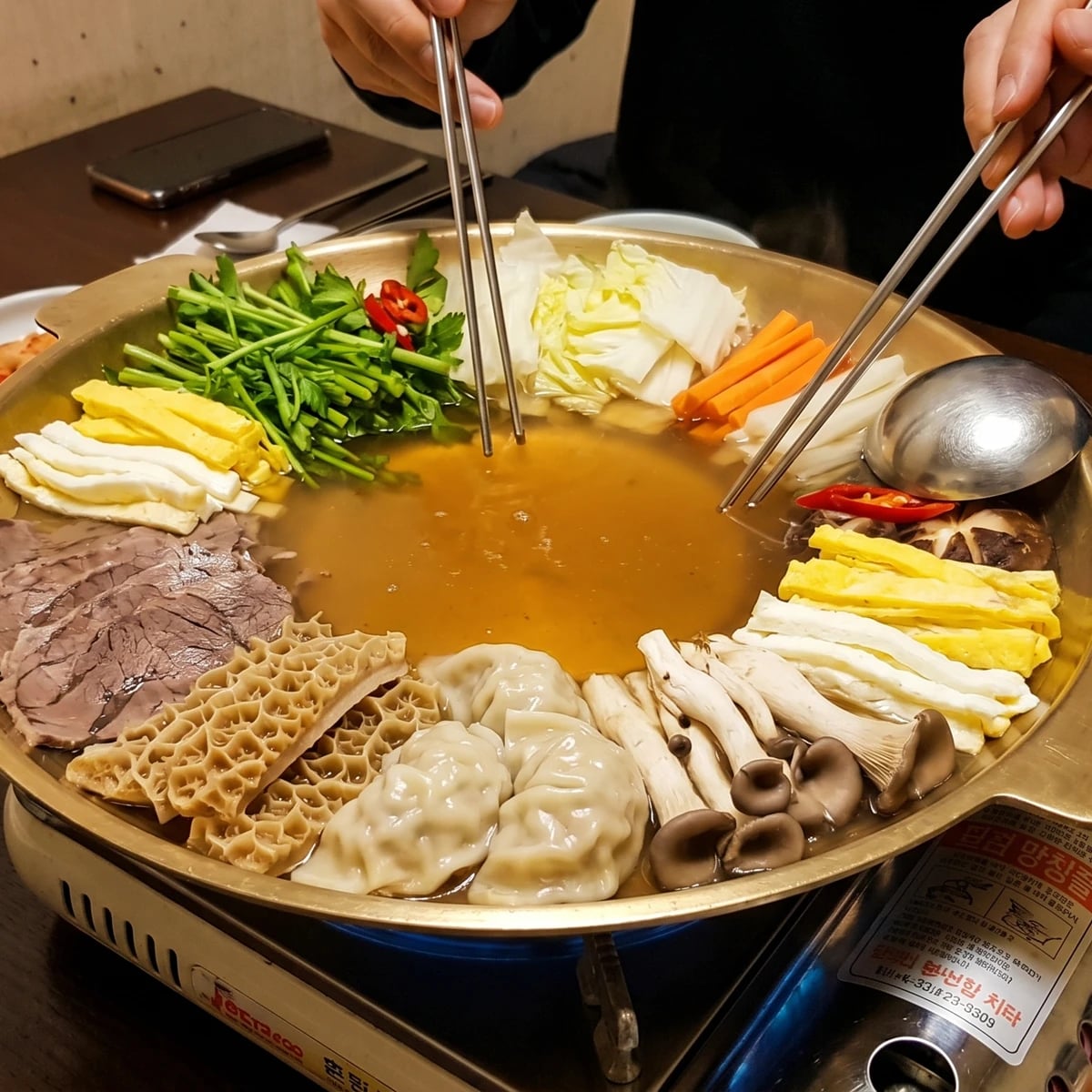 Eobok-jaengban (Pyongyang Brass-Tray Hot Pot)