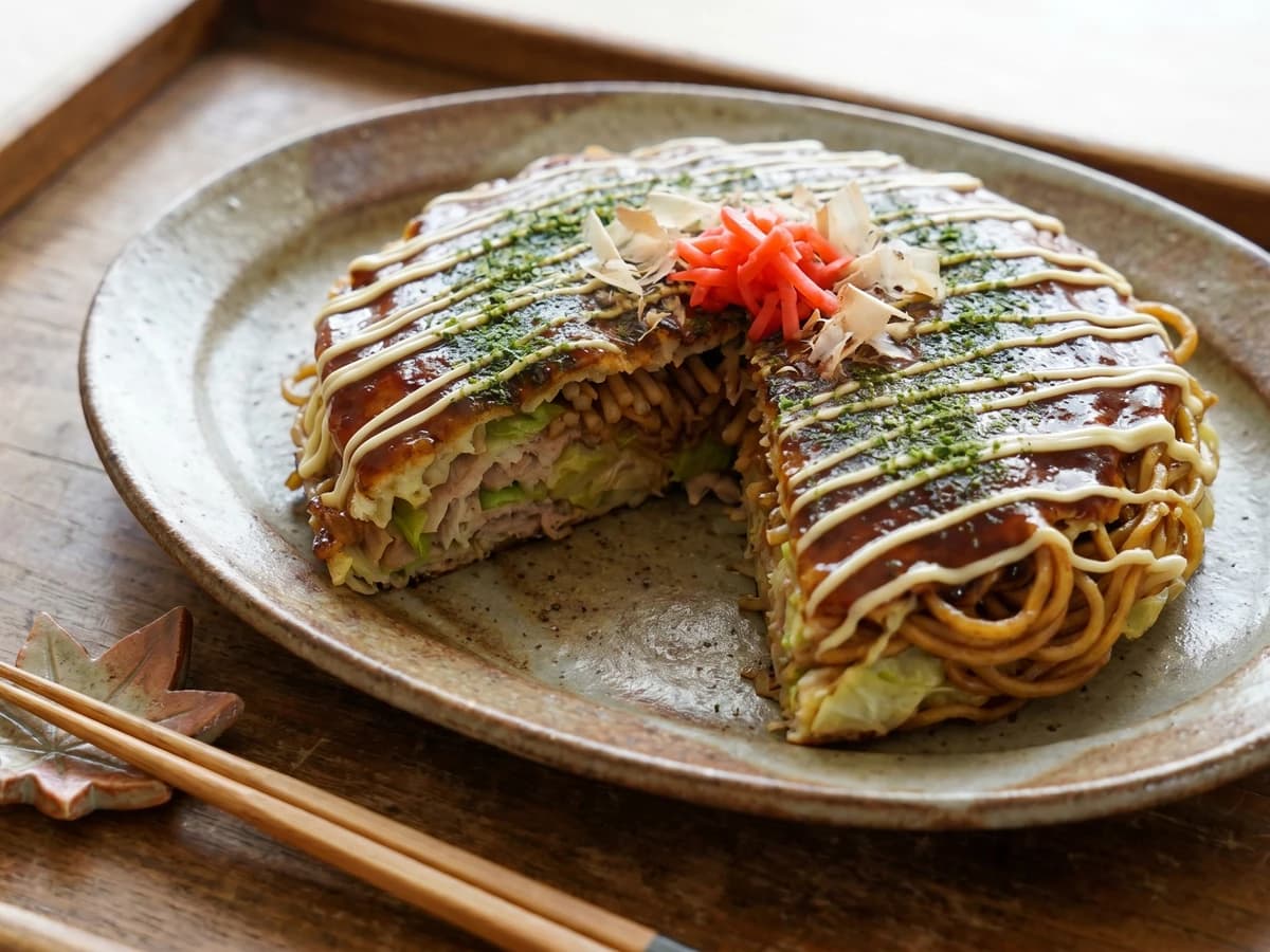 Modan-yaki (モダン焼き, okonomiyaki with noodles) - Chef Takumi
