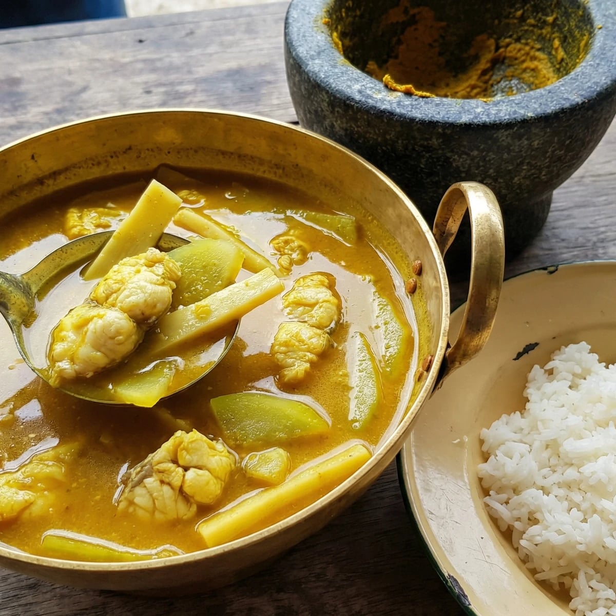 Yellow Turmeric Fish Curry (Gaeng Luang)