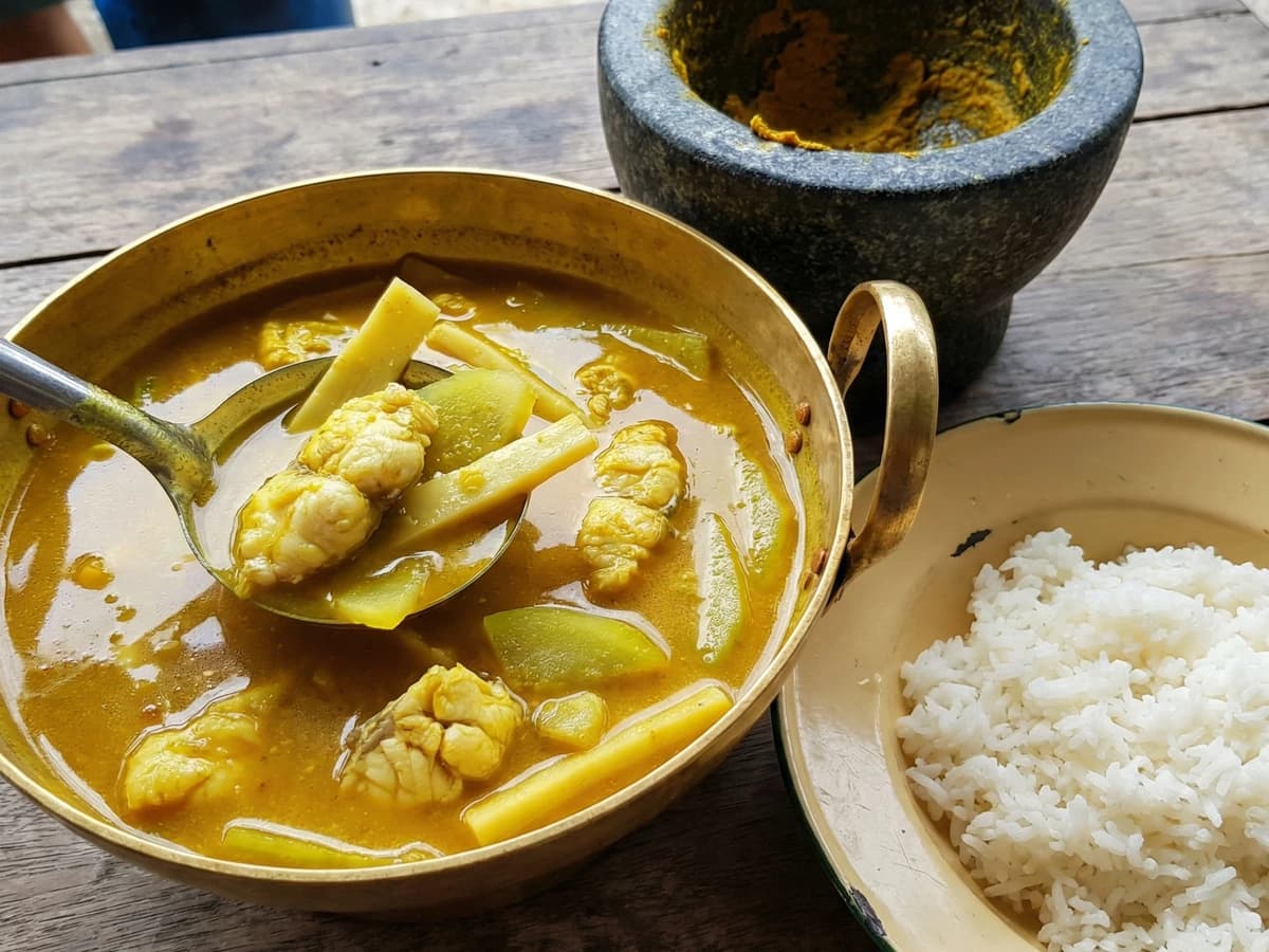 Yellow Turmeric Fish Curry (Gaeng Luang) - Chef Fai