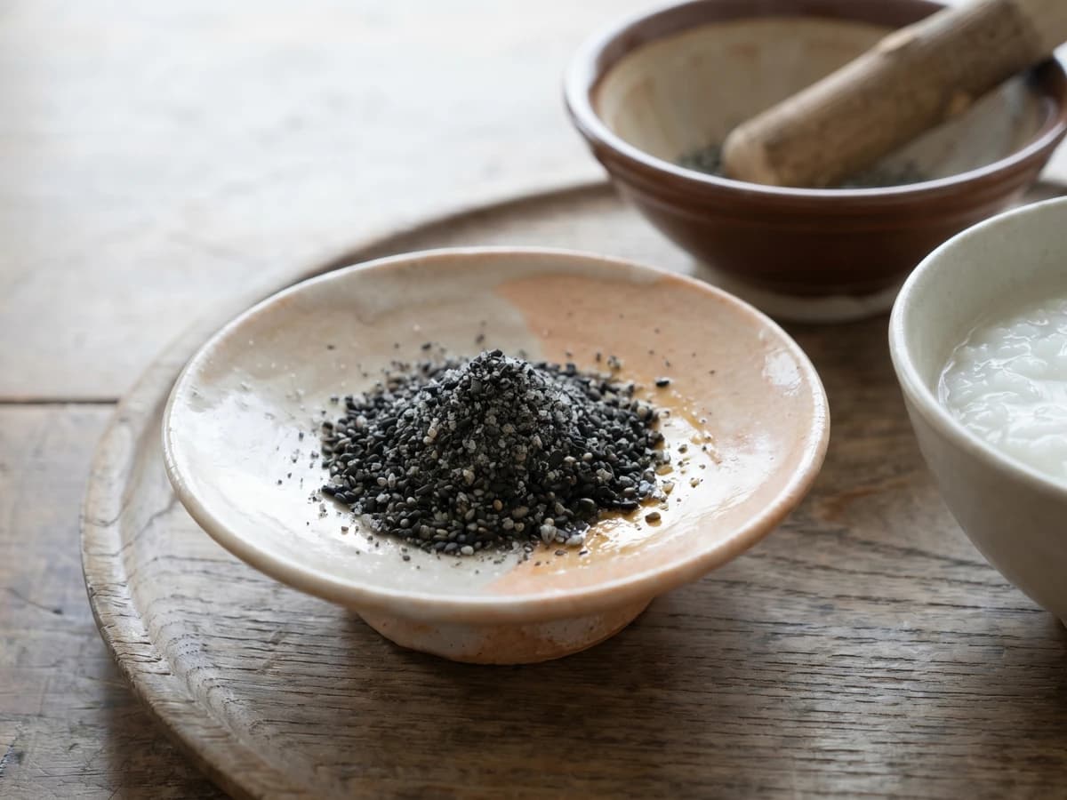 Gomashio (ごま塩, parched sesame salt)