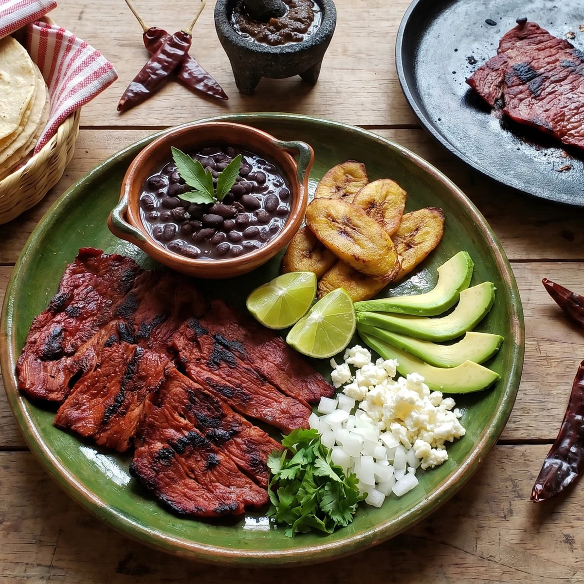Cecina Enchilada con Frijoles y Plátano Macho