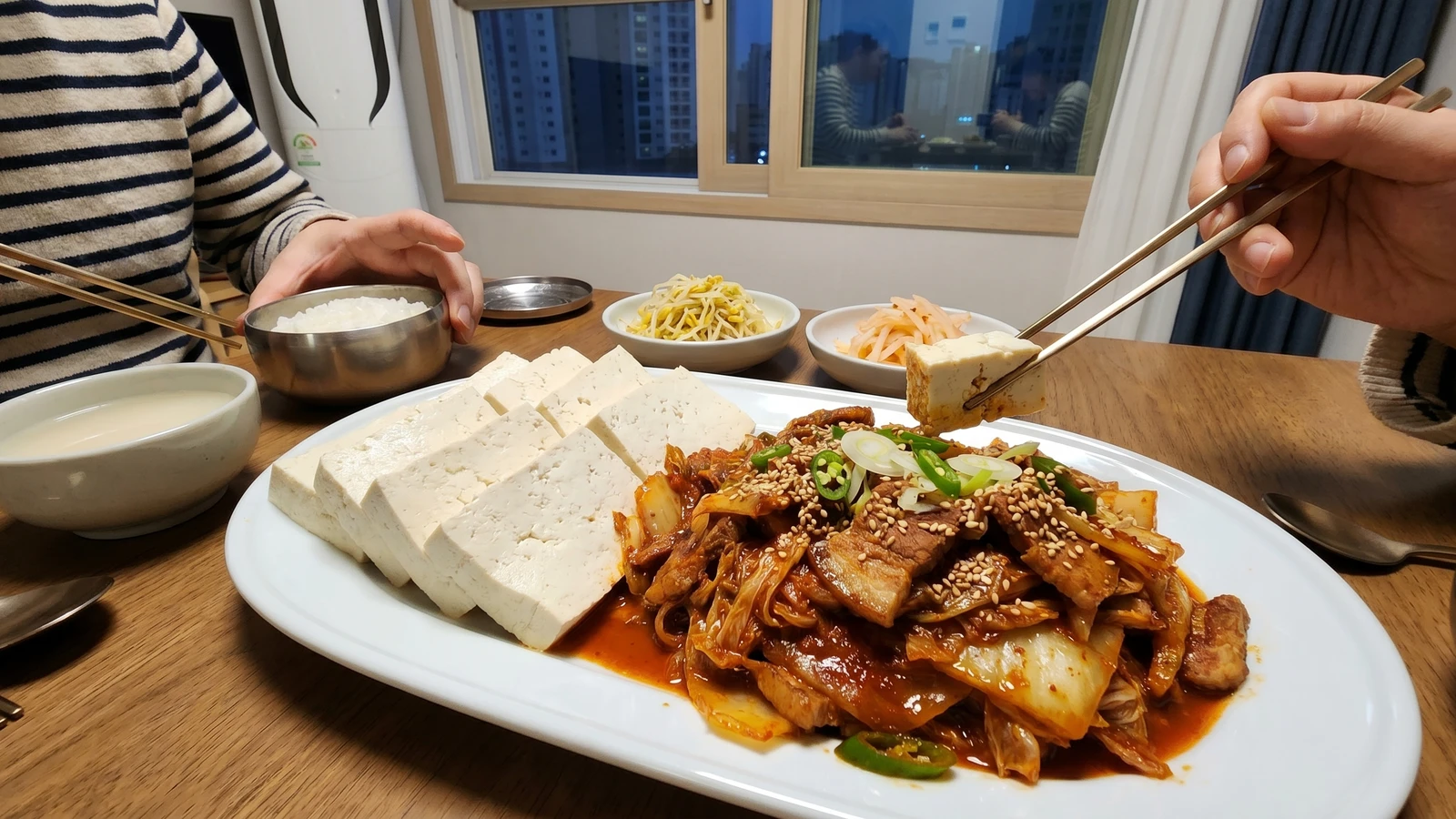 Dubu-kimchi (Tofu with Stir-Fried Kimchi)