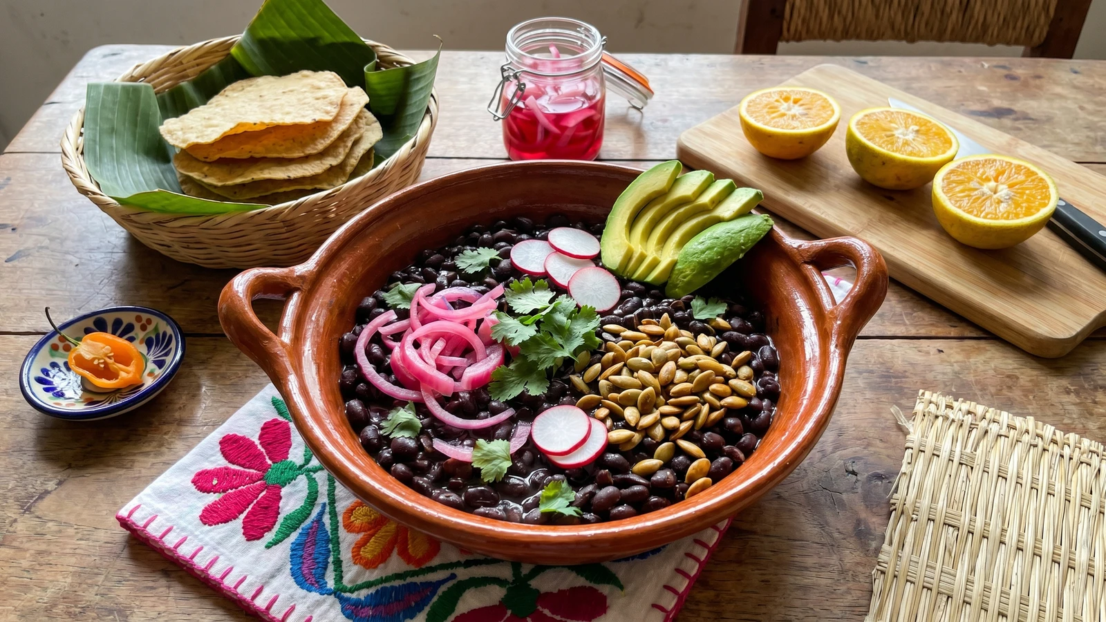 Ensalada de Frijol Negro con Pepita