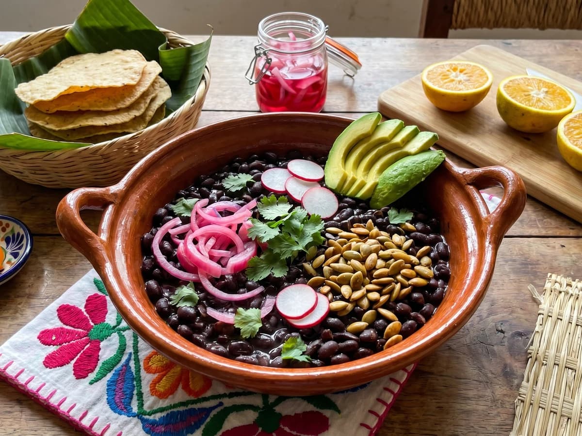 Ensalada de Frijol Negro con Pepita
