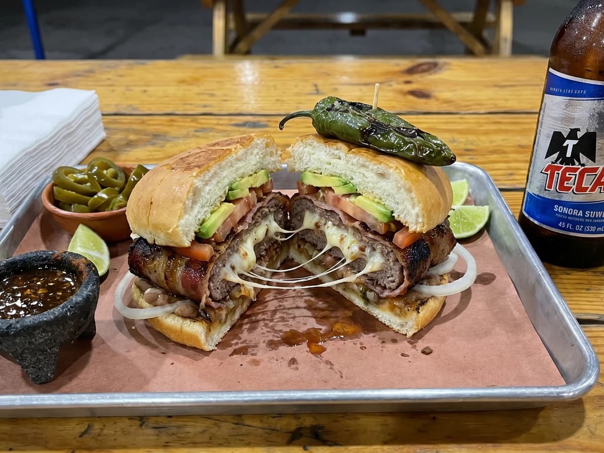 Hamburguesa Estilo Sonora