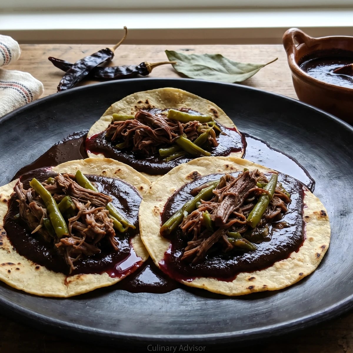 Tacos de Chichilo con Res y Hoja de Aguacate