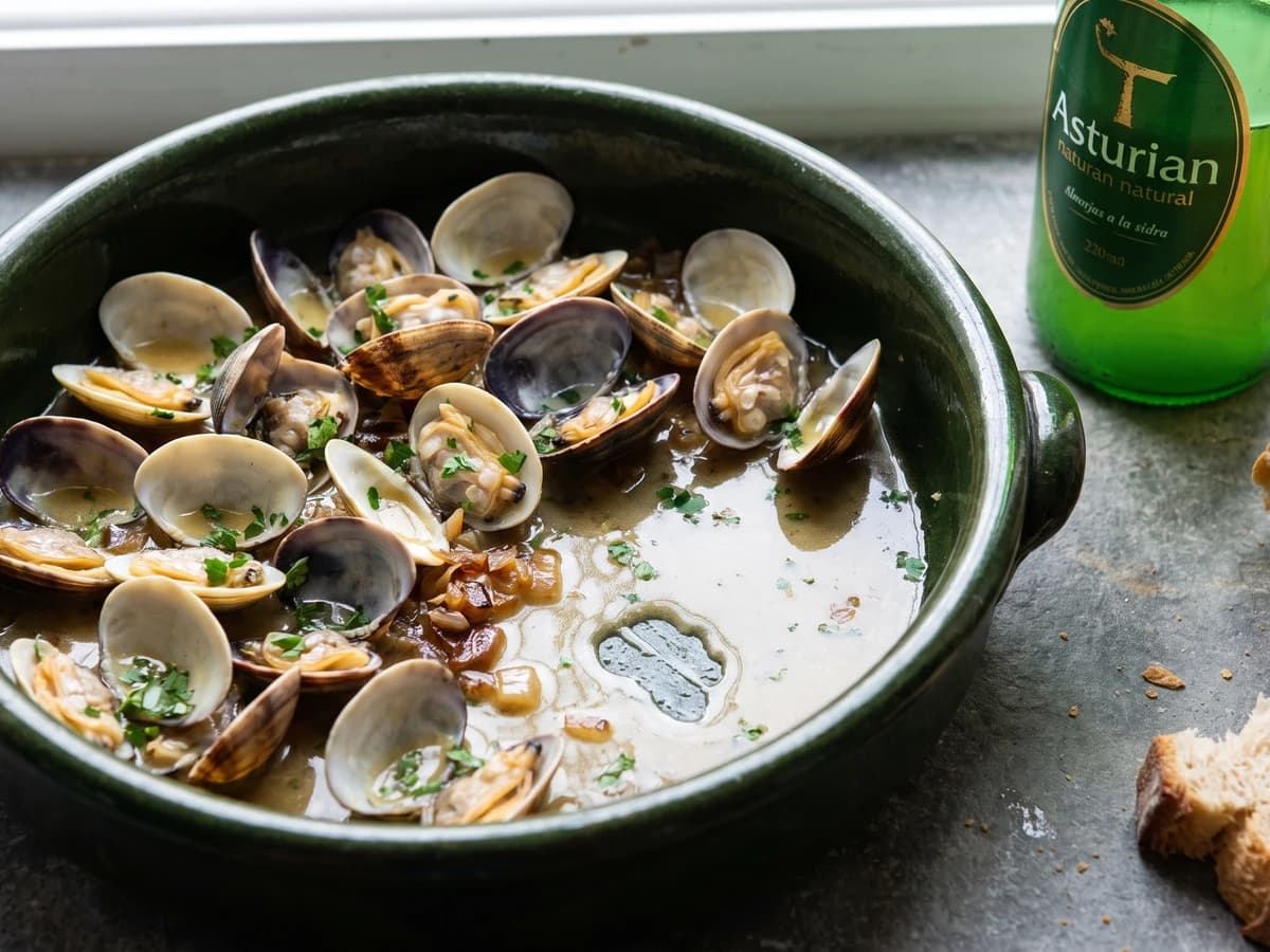 Almejas a la Sidra