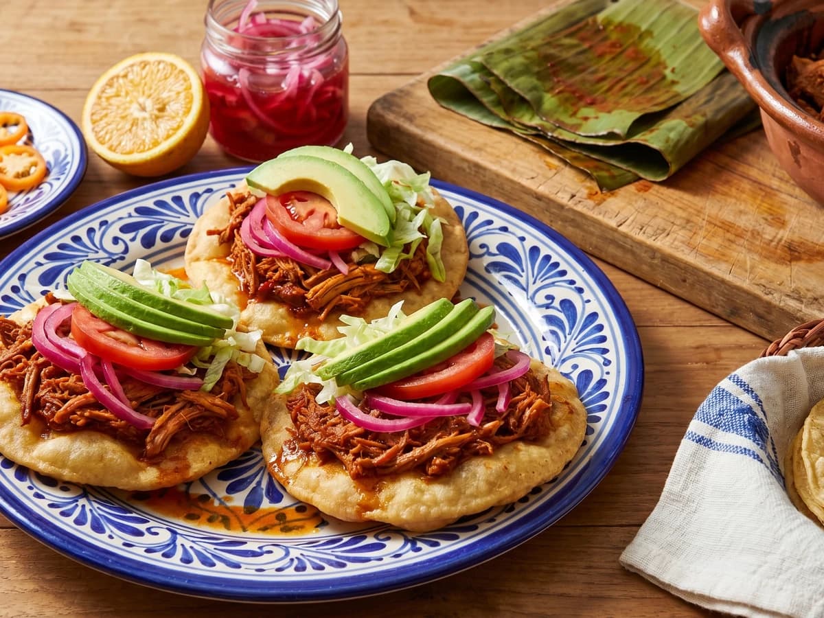 Salbutes de Cochinita Pibil - Chef Lupita