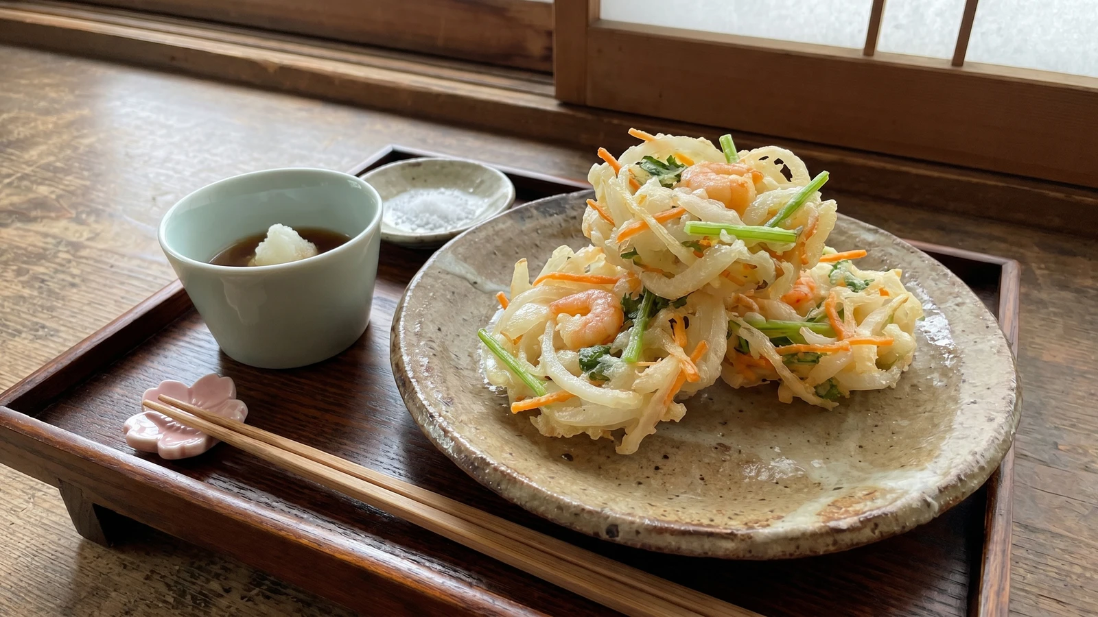 Kakiage (かき揚げ, mixed-vegetable tempura fritter)