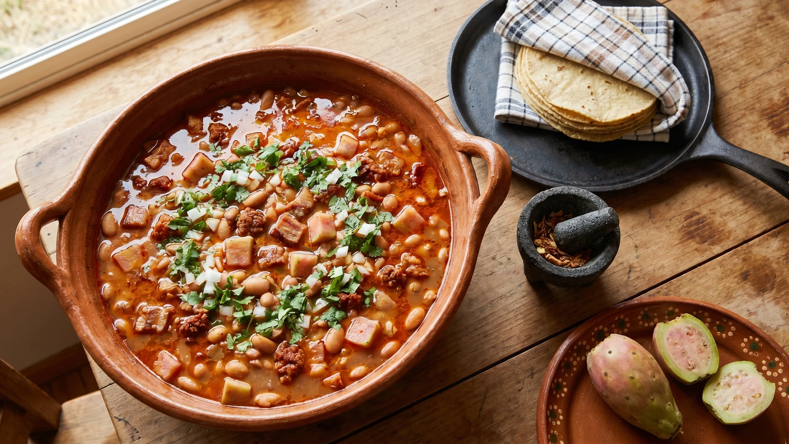Frijoles Charros del Bajío con Xoconostle