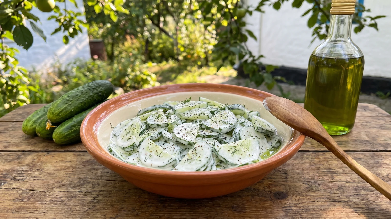 Ohirkovyi Salat (огірковий салат, cucumber-smetana salad)