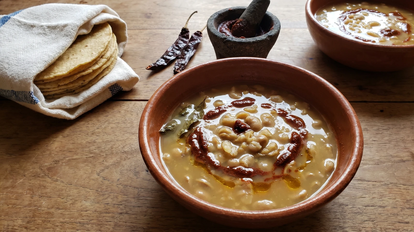 Sopa de Habas con Chintextle