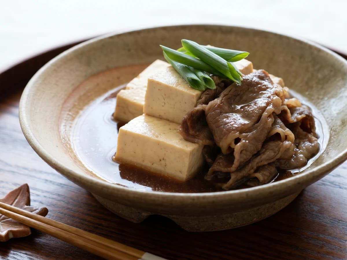 Nikudofu (肉豆腐, simmered beef and tofu)