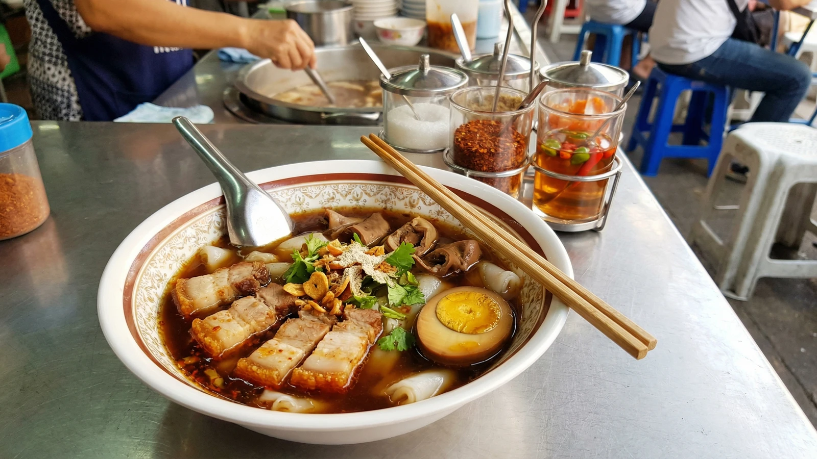 Rolled Rice Noodle Soup (Guay Jub)