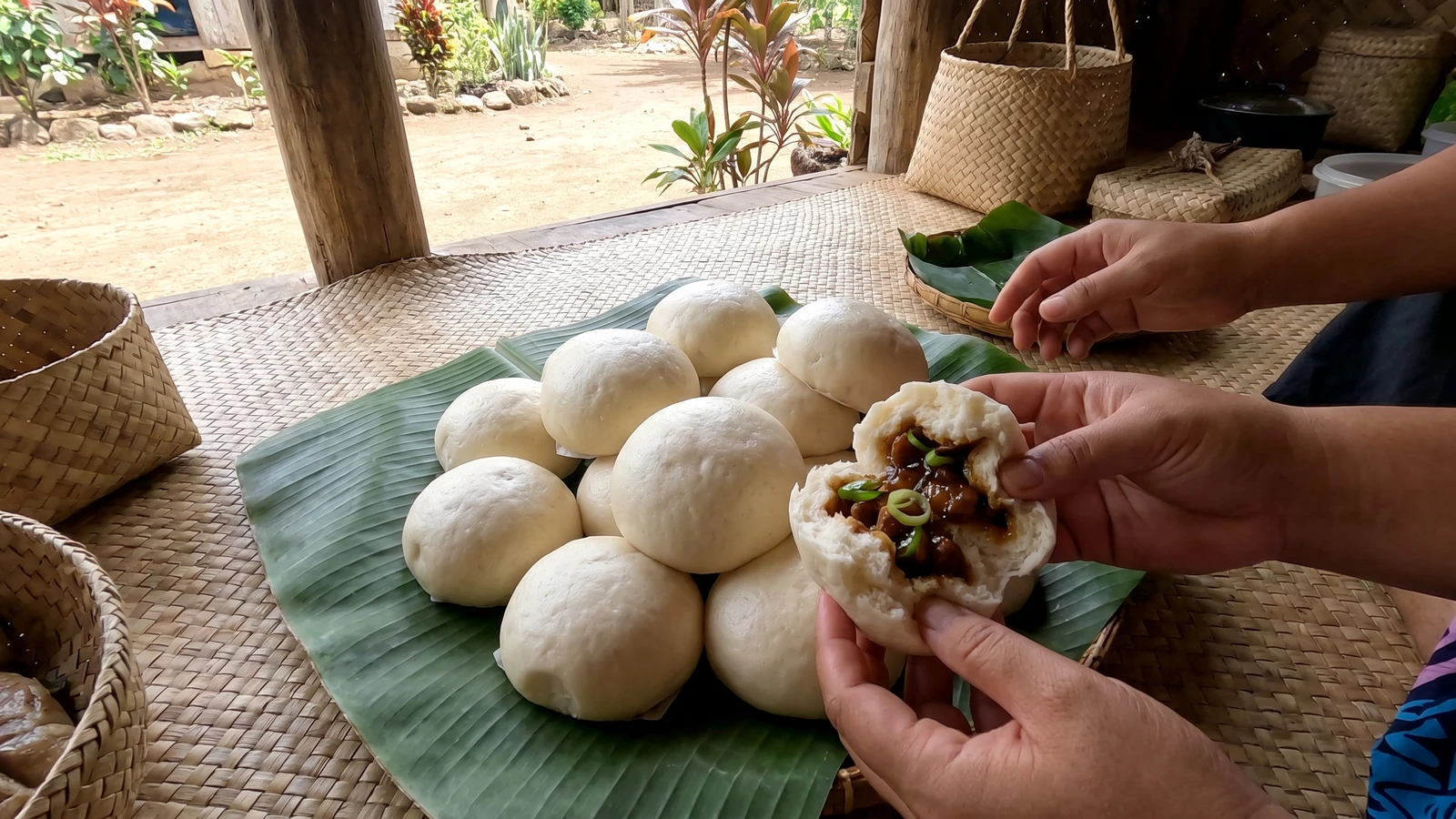 Keke Puaʻa (Sāmoan Steamed Pork Bun)