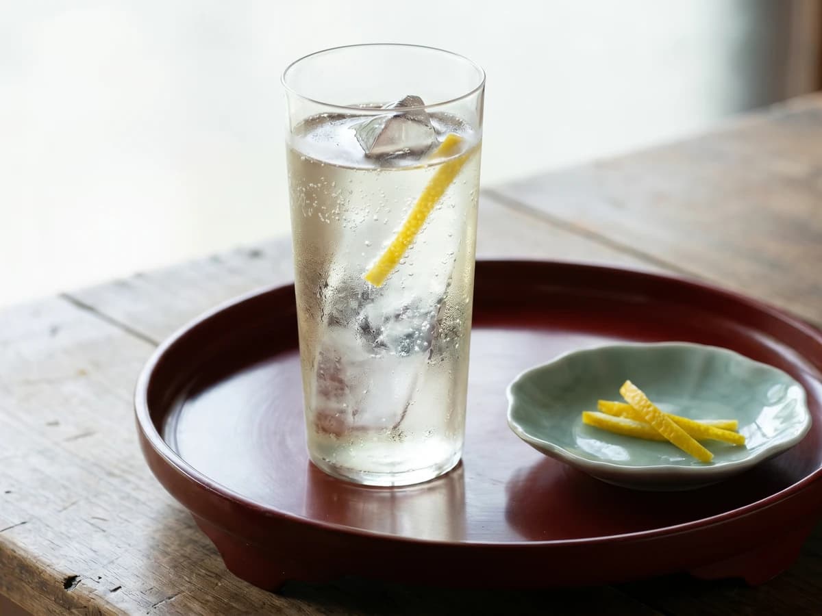 Nihonshu Highball (日本酒ハイボール, sparkling sake) - Chef Takumi