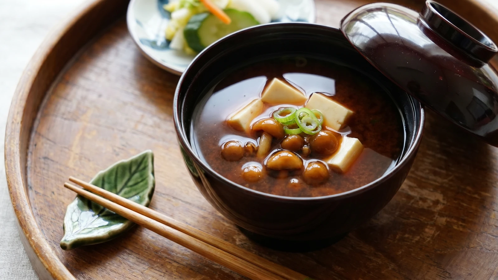 Akadashi (赤だし, Nagoya red-miso soup)