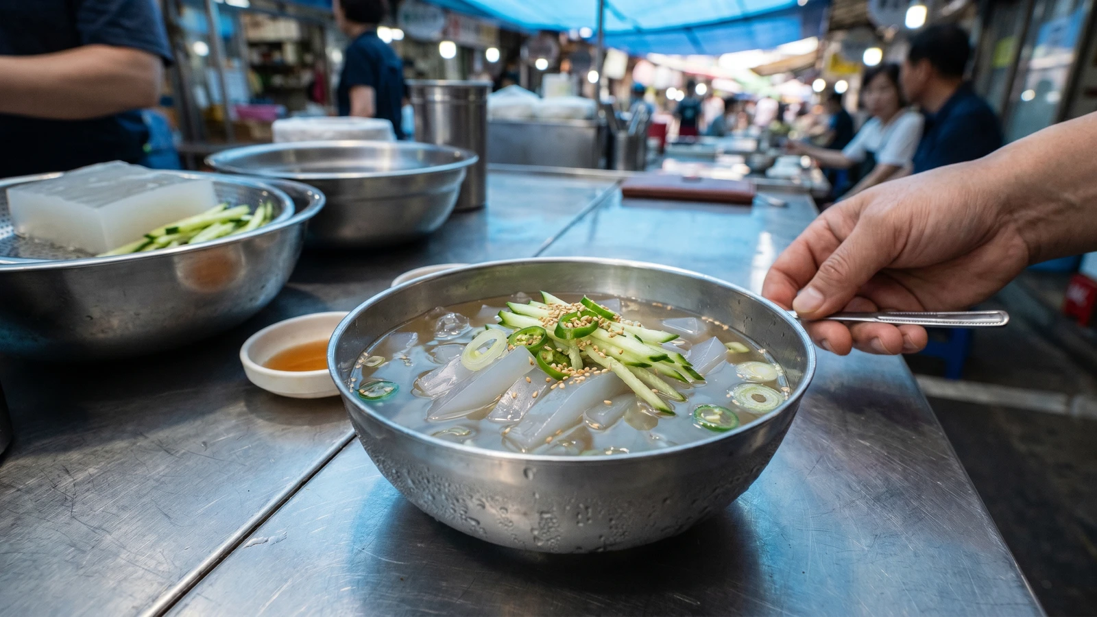 Umu-naengguk (우무냉국, Cold Agar Jelly Soup)