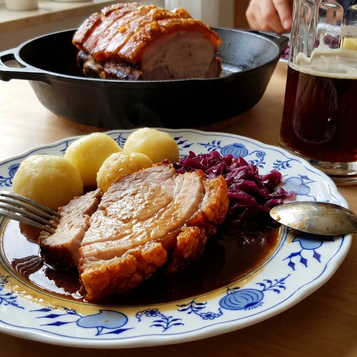 Bayerischer Schweinebraten mit Biersoße