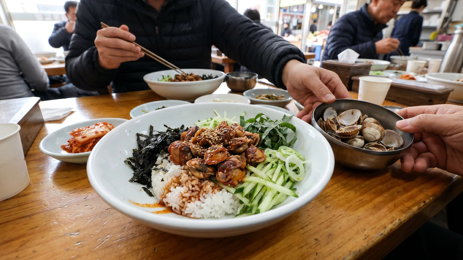 Kkomak-bibimbap (Cockle Bibimbap)