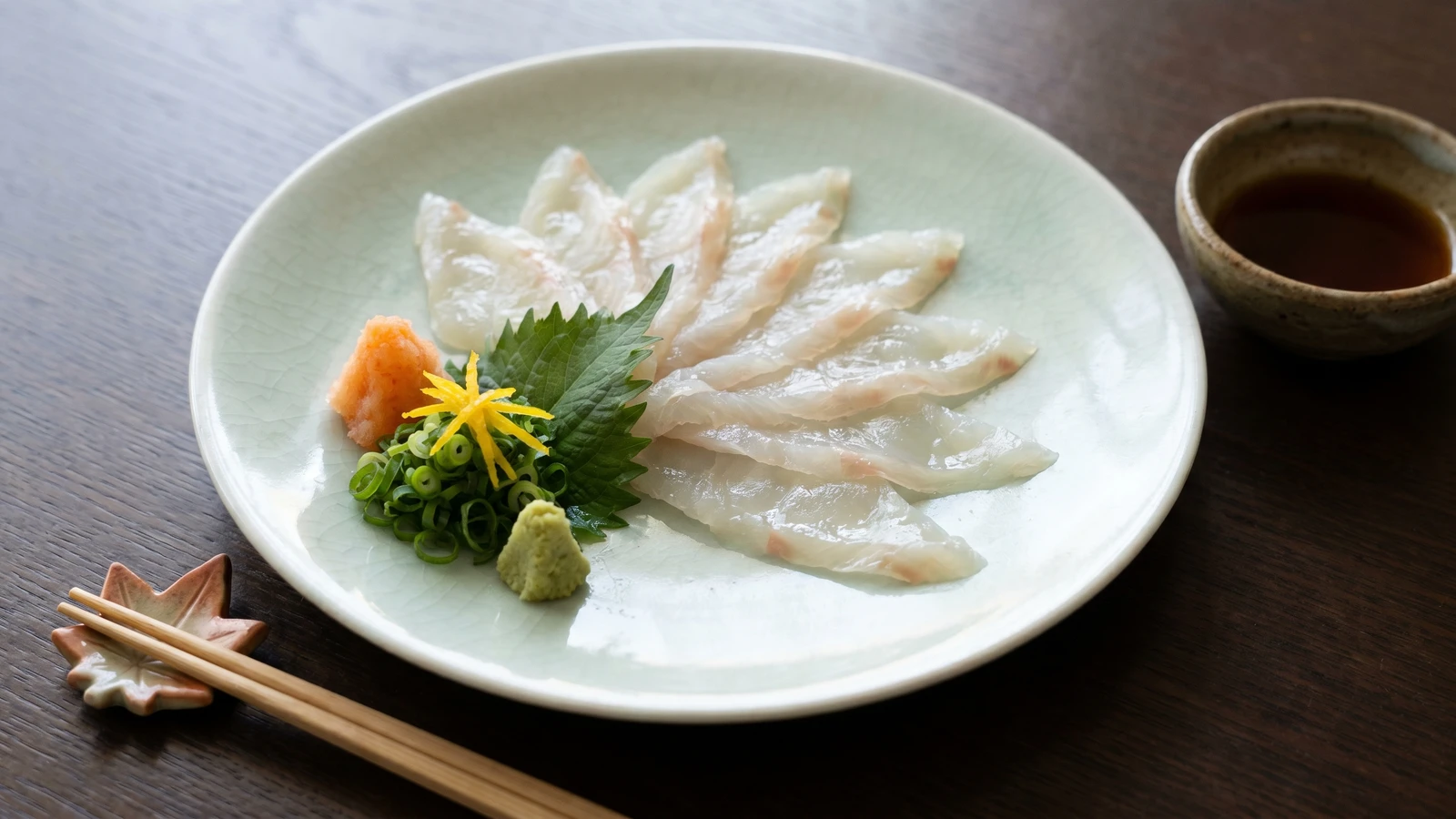 Thin-Sliced Fluke Sashimi (平目の薄造り, Hirame no Usuzukuri)
