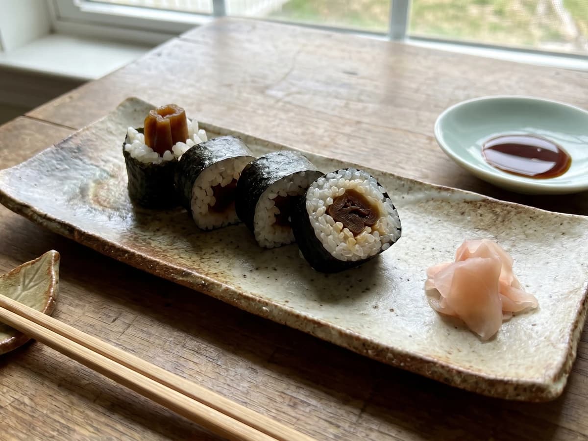 Kanpyō-maki (干瓢巻き, dried gourd thin roll) - Chef Takumi