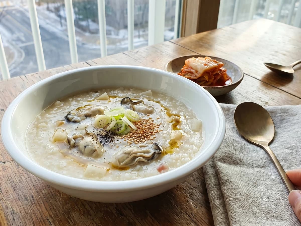 Gul-juk (Korean Oyster Porridge)