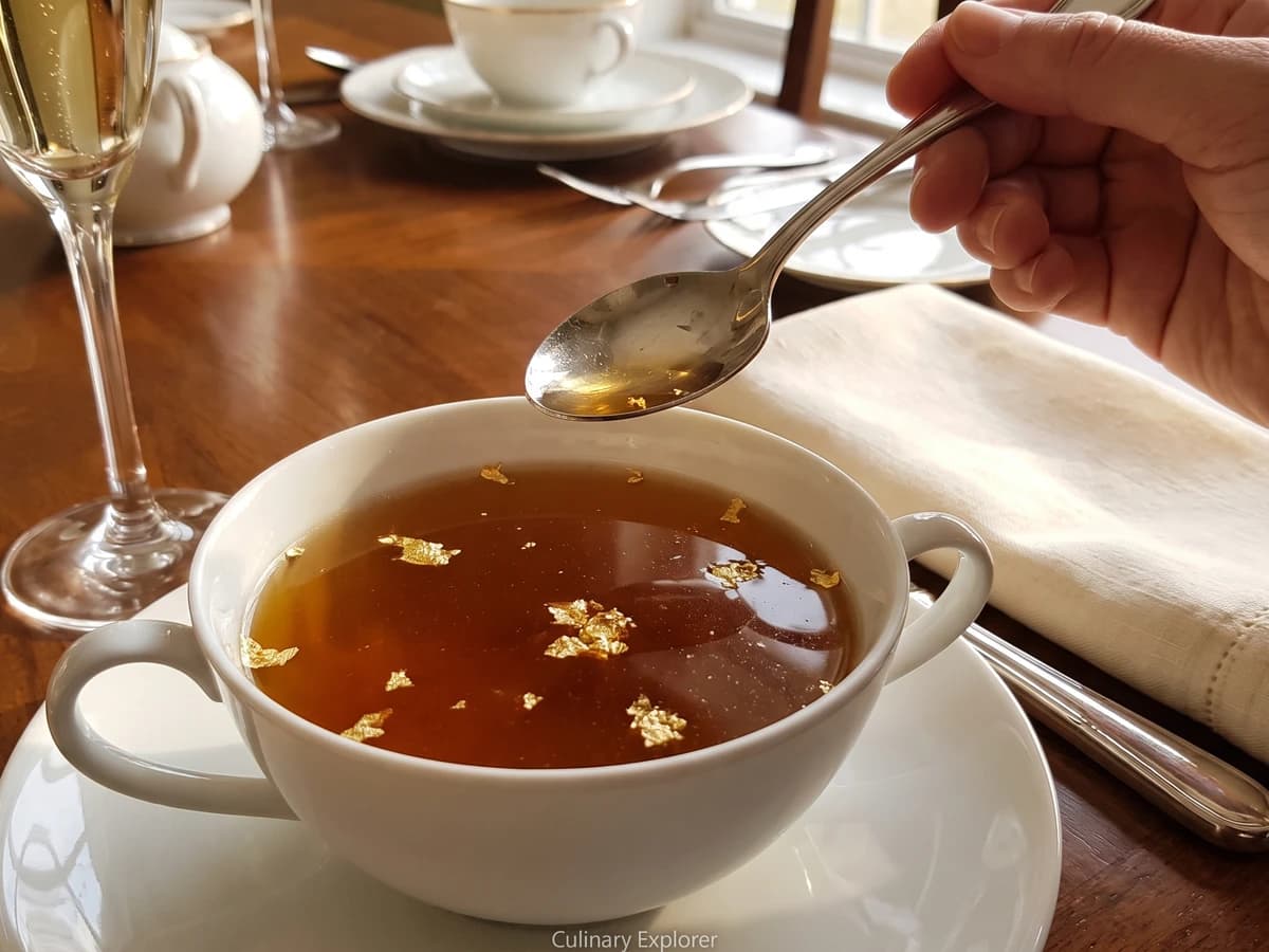 Consommé aux Paillettes d’Or - Chef Juliette