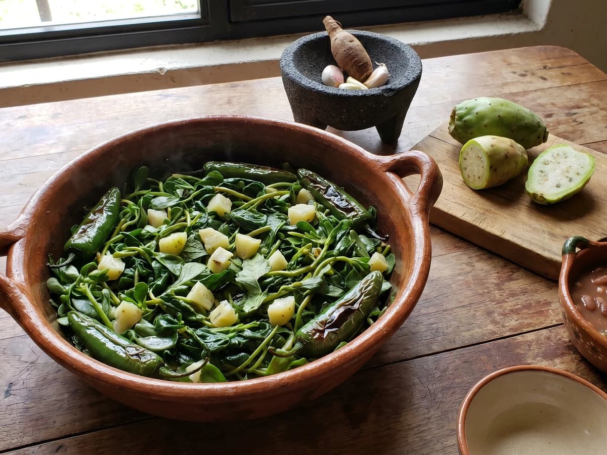 Quelites del Bajío Salteados con Chiles Toreados - Chef Lupita