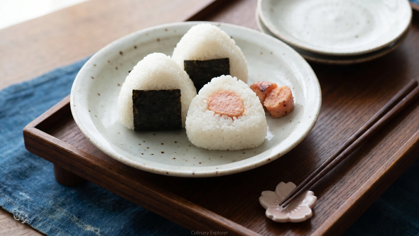 Tarako Onigiri (たらこおにぎり, salted cod roe)
