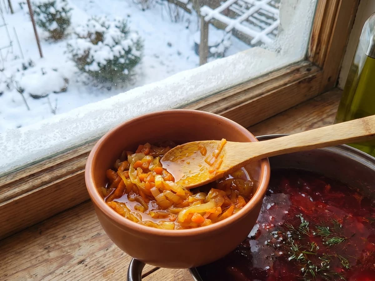 Zasmazhka (засмажка, borshch sofrito base) - Chef Lesia