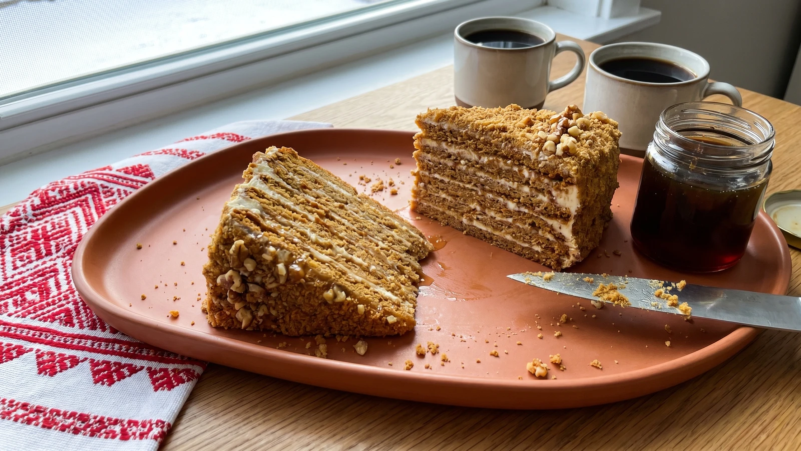 Medivnyk (медівник, spiced honey cake)